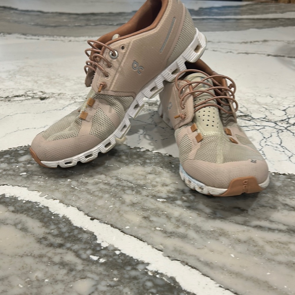 On Running, Women’s, Rose Gold, Size 8.5